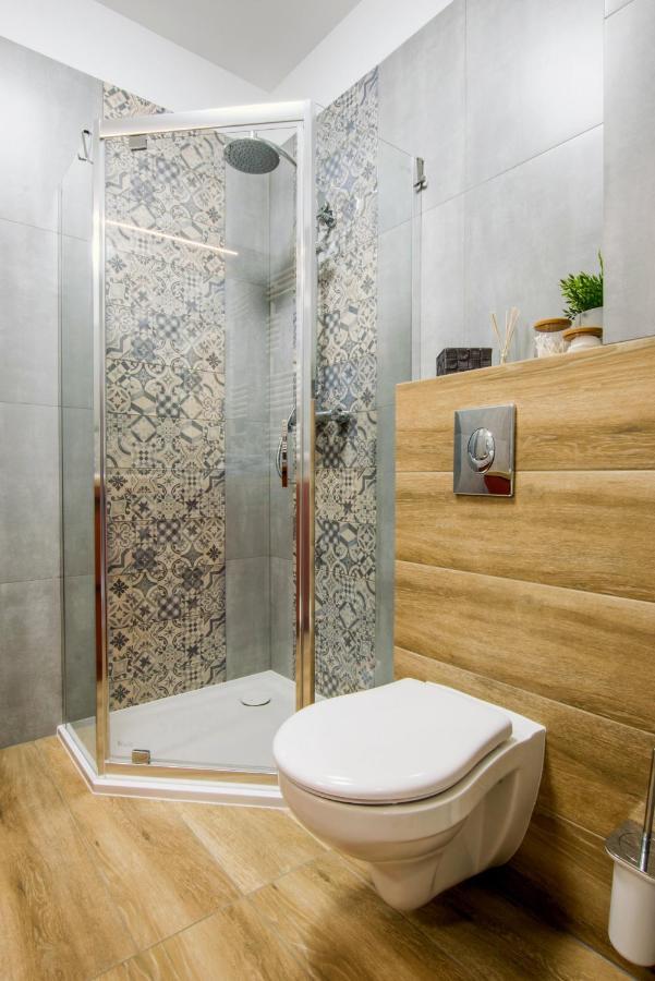 W&K Apartments - Ginger Suite - Faktura Vat, Parking コシャリン エクステリア 写真