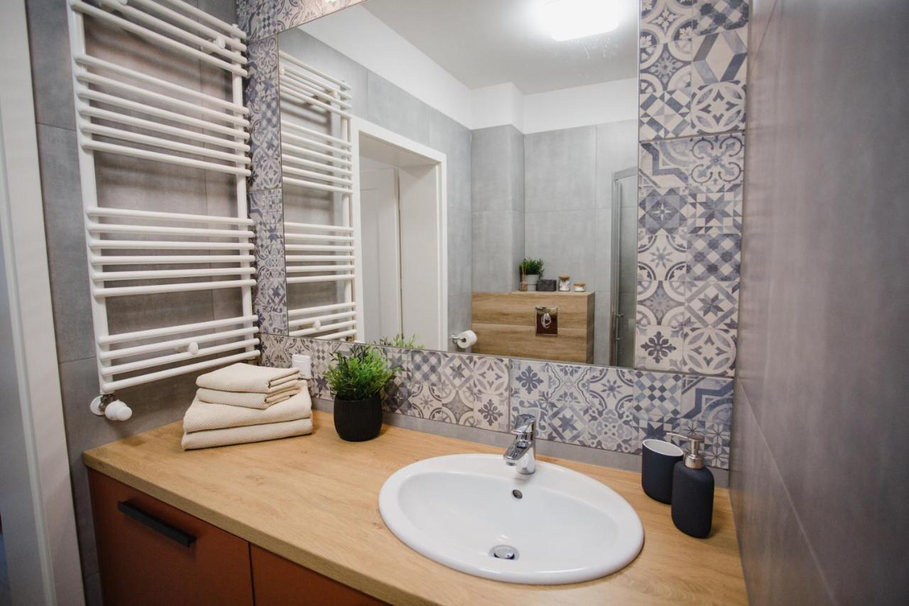 W&K Apartments - Ginger Suite - Faktura Vat, Parking コシャリン エクステリア 写真