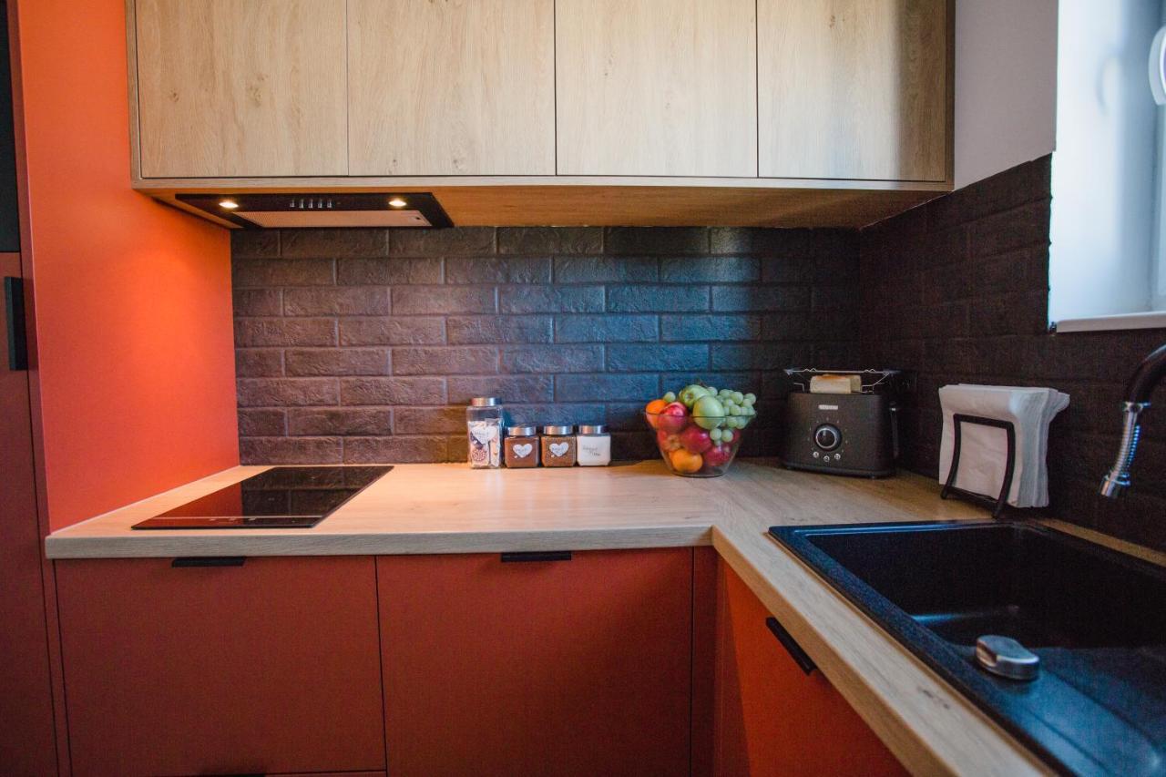 W&K Apartments - Ginger Suite - Faktura Vat, Parking コシャリン エクステリア 写真